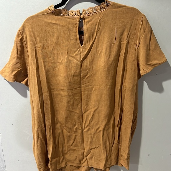 NWT Torrid lace crochet yoke top, flutter sleeve blouse with high neck, size 1 - Picture 4 of 4